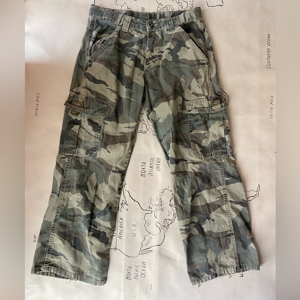 Wrangler camo cargo pants size 12